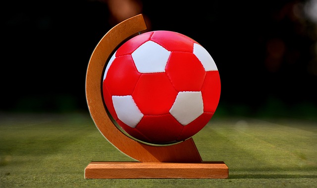 曼联官方：姆伯莫将在对阵埃弗顿的比赛中上演首秀